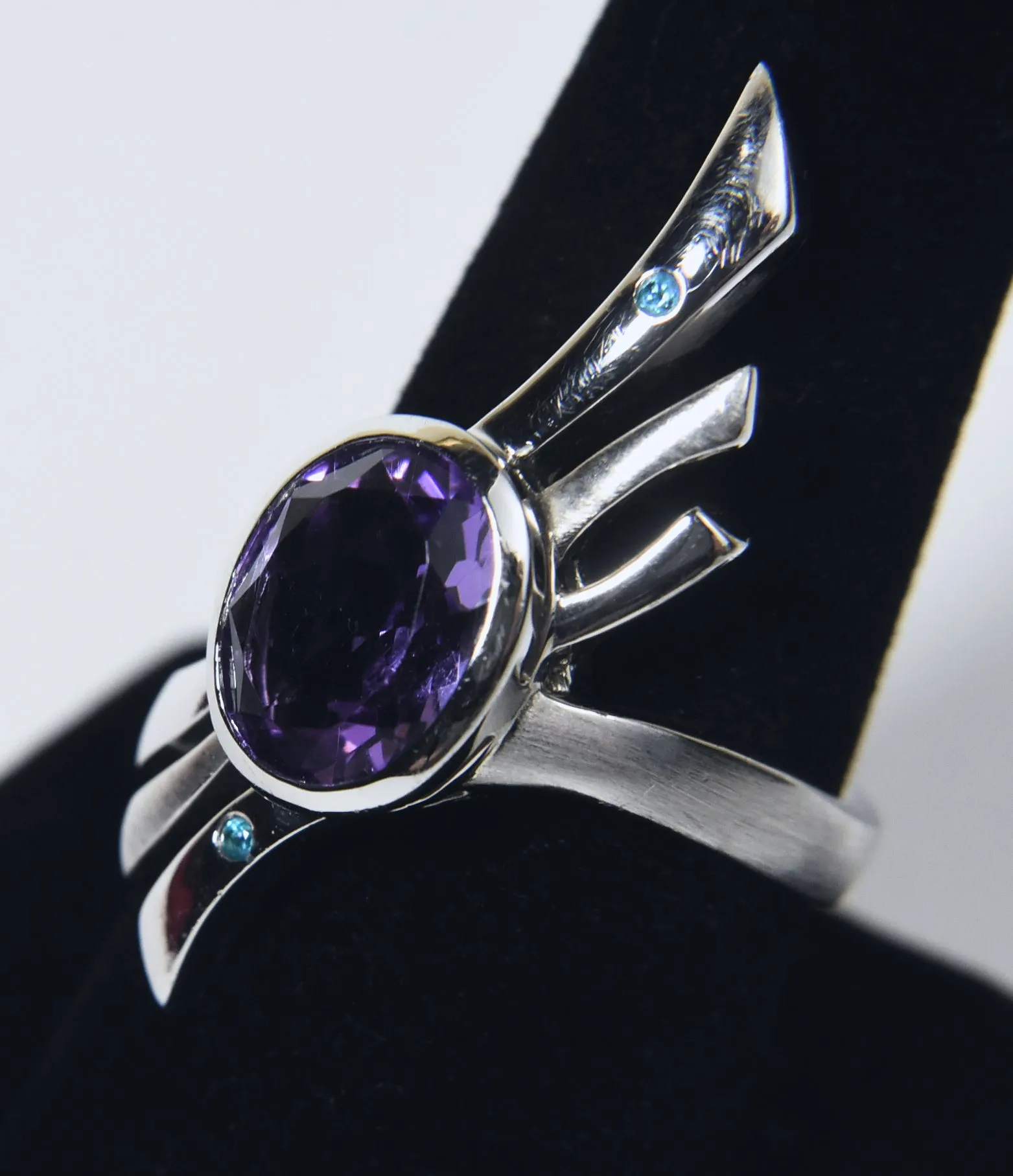 Sterling Silver Amethyst Ribbony Finger Ring - Size 8