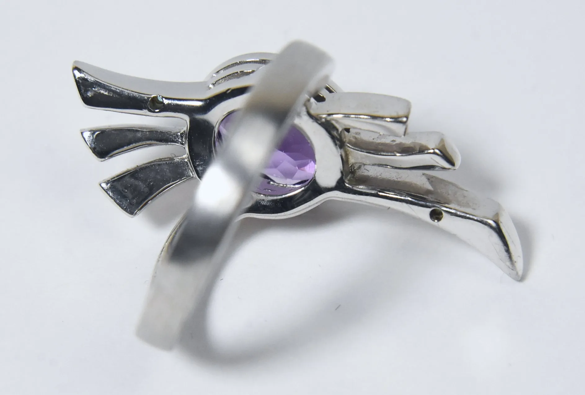 Sterling Silver Amethyst Ribbony Finger Ring - Size 8